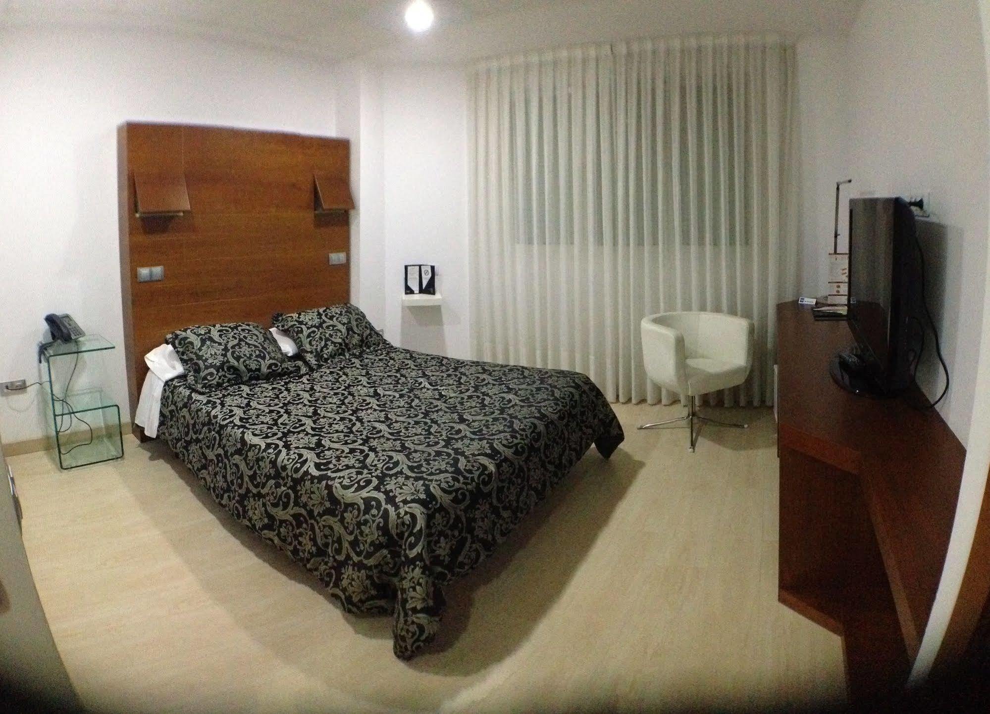Hotel Nap Oviedo Exteriér fotografie